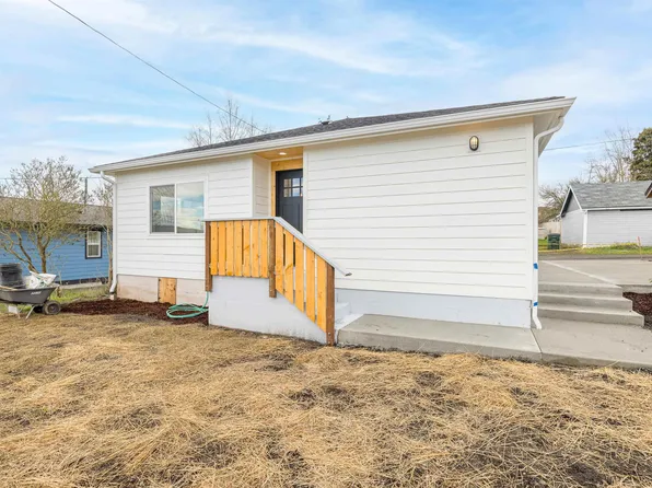 1120 1/2 W 8th St, Pt Angeles, WA 98363