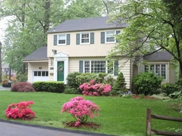 20 Beechwood Dr, Wayne, NJ 07470