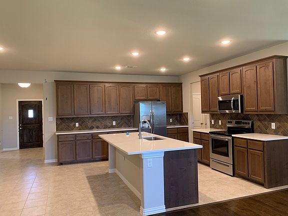 3rd image of 4520 Oriole Dr