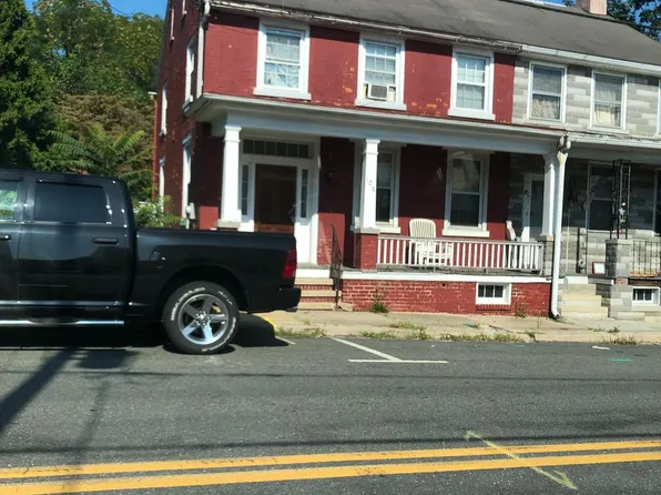 106 S 2nd St, Womelsdorf, PA 19567
