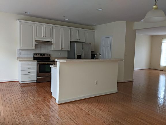 4th image of 17 Chatterly Ct