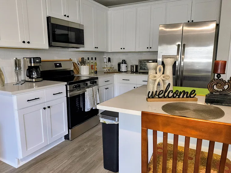 8 Unique Ct — Photo 11