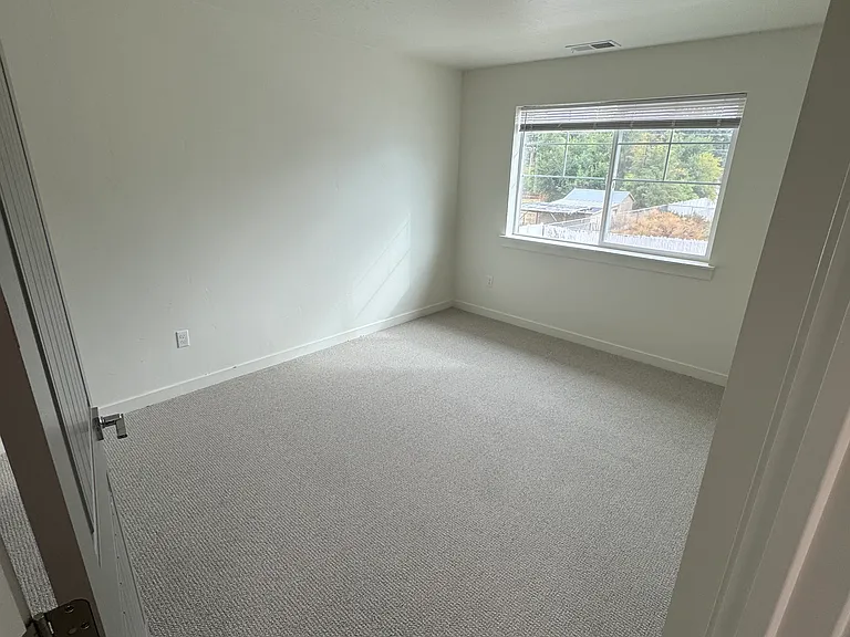 1165 S Powerline Rd #4 — Photo 27