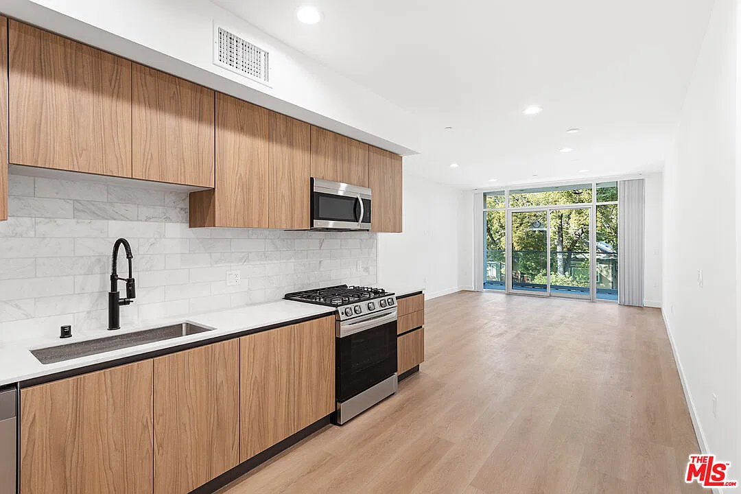 Studio, 1.0 bath, 482 sqft, $2,495 — Photo 2
