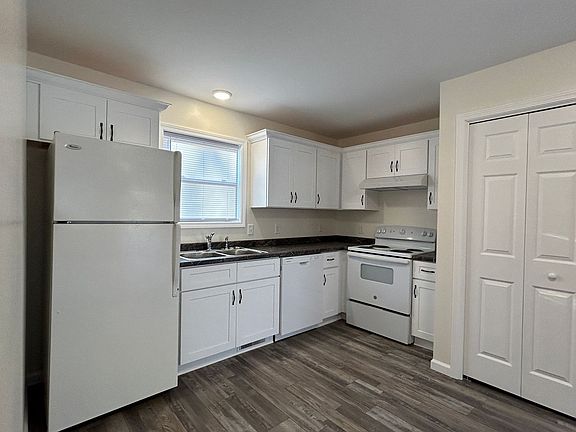 3rd image of 2301 Lakeland Dr APT 4