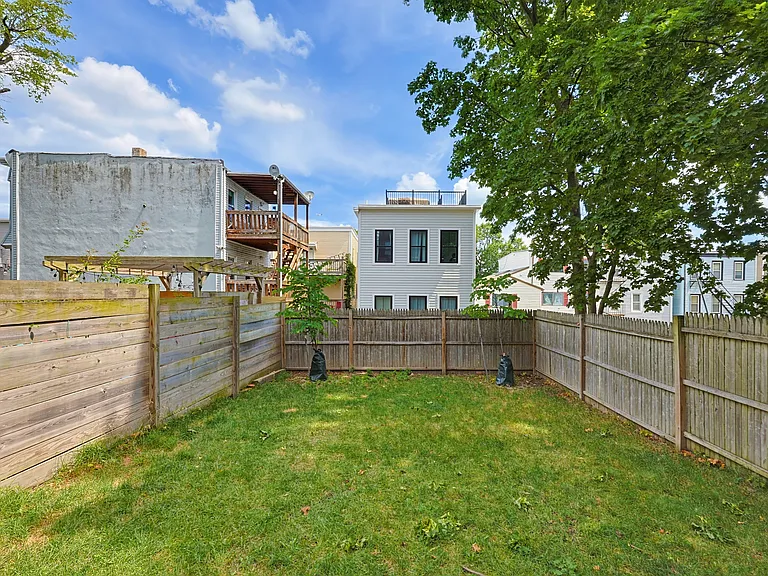 498 Sumner St #1 — Photo 26