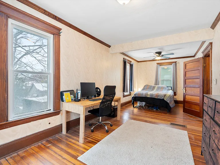 925 Westcott St — Photo 22