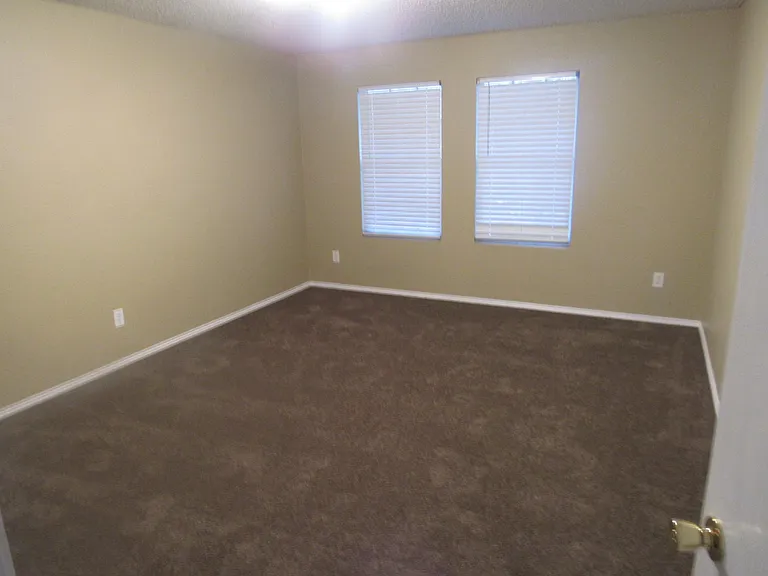8724 Hunters Trl — Photo 9