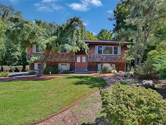 2nd image of 11 Carpenter Ct