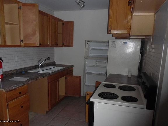 3rd image of 162 Gramercy Court #D