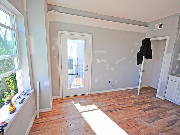 5th image of 533 N Budd St #501
