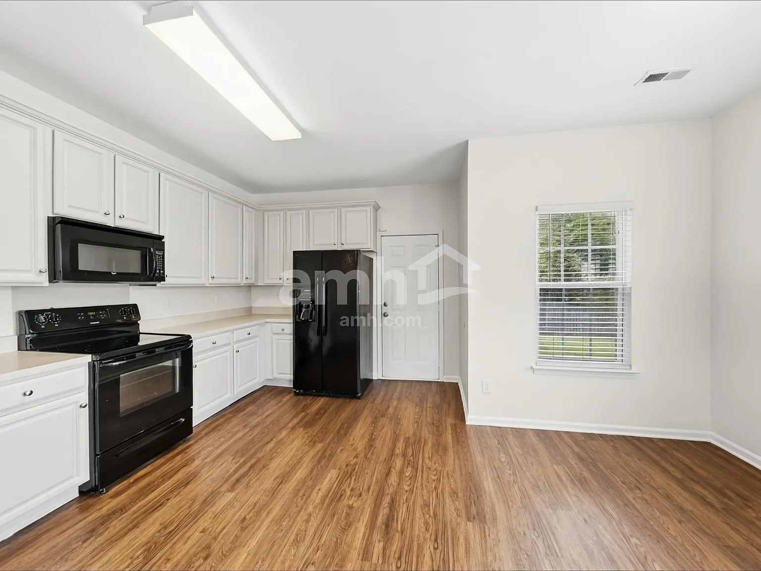 4 bed, 2.5 bath, 1848 sqft, $2,015 — Photo 4