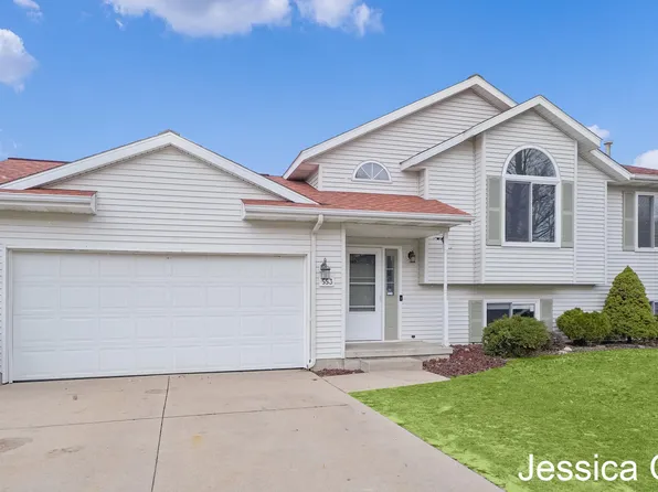 553 Sunmeadow Dr SE, Grand Rapids, MI 49508