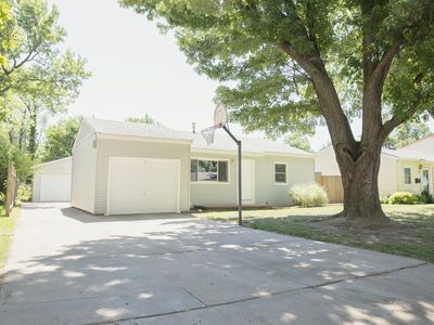 214 S Wire Ave, Haysville, KS, 67060