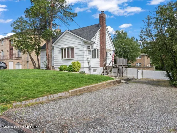 223 Darlington Ave, Staten Island, NY 10312