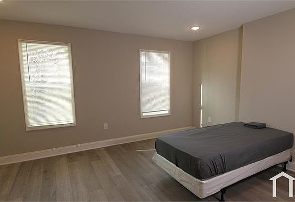2nd image of 4707 Penn St #B1