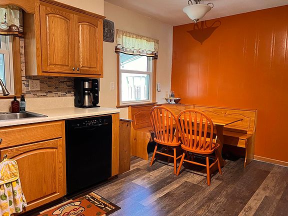 3rd image of 214 Francis Ct