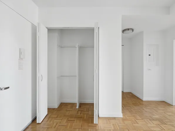 888 Main Street image 12 of 14