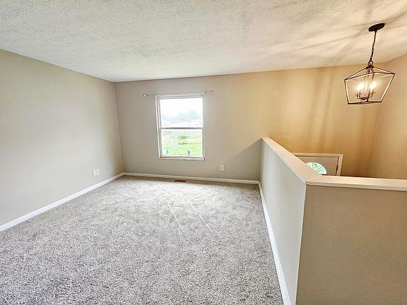 4th image of 2779 McGuffey Rd