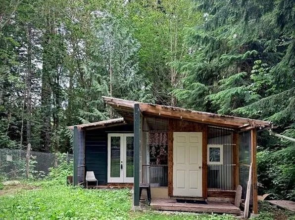55901 317th Avenue E, Ashford, WA 98304