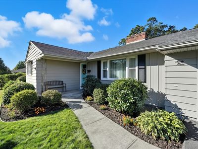 69 Fedak Dr, Chicopee, MA, 01013