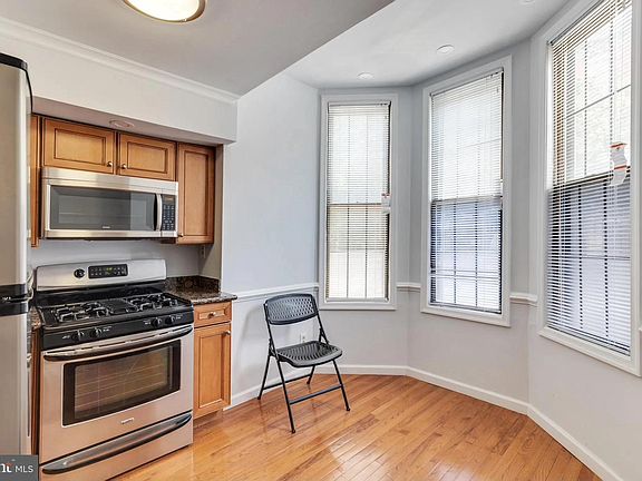 4th image of 2333 Catharine St #A