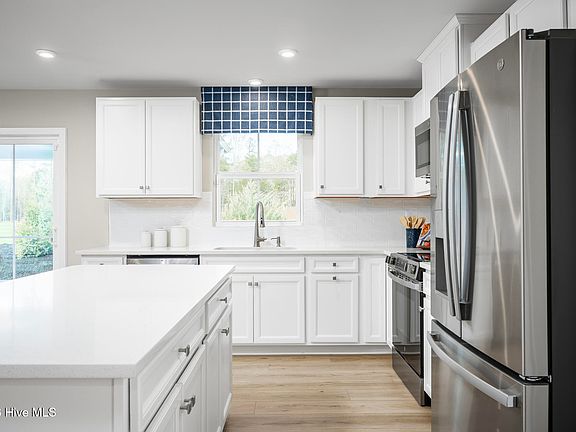 4th image of 124 Sweet Clover Way