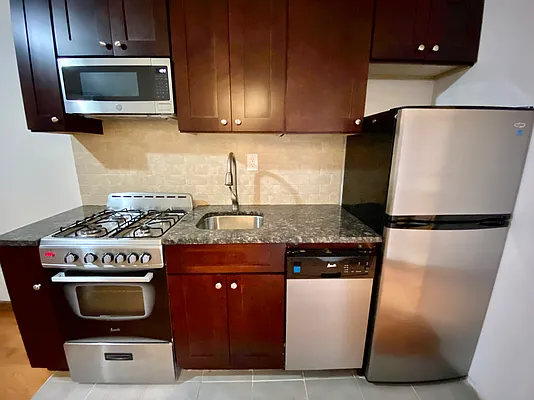 Rented by Avenues Real Estate | media 14