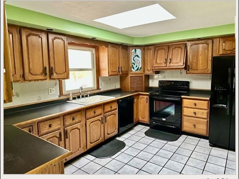 2nd image of 108 Hendrick St