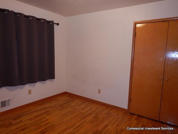 4th image of 905 W 2nd St