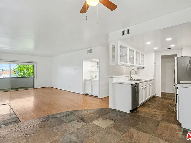 521 Montana Ave #301 — Photo 2