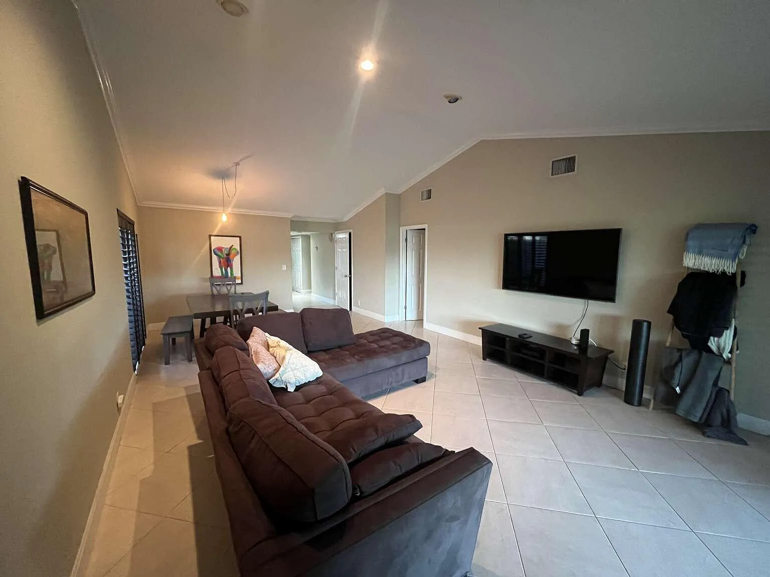 2 bed, 2.0 bath, 1956 sqft, $3,195 — Photo 3