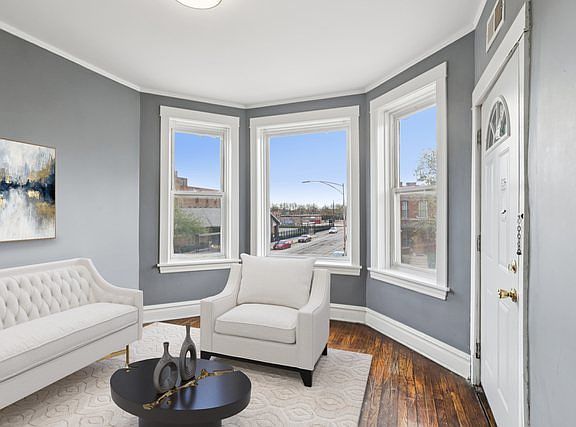 3rd image of 956 N Trumbull Ave