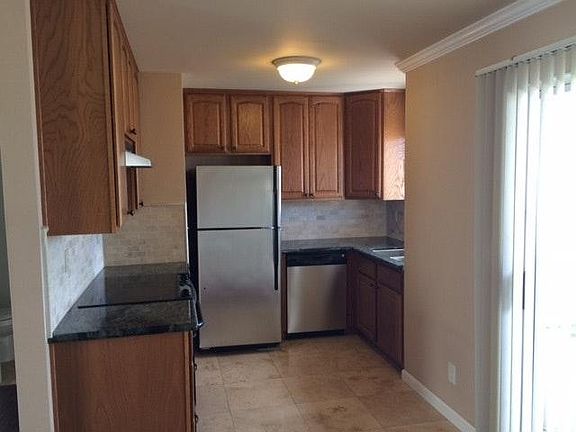 4th image of 569 East St