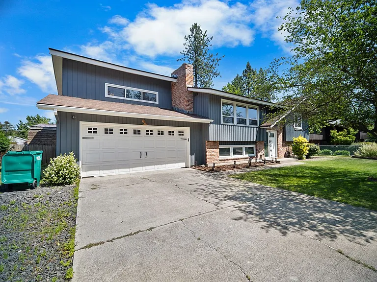 107 E Regina Ave — Photo 36