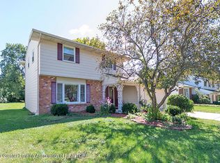 805 Princeton Dr, Lansing, MI 48917
