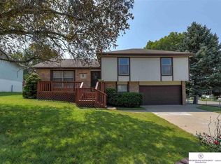 2811 Mars Cir, Bellevue, NE 68005