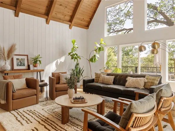 28001 N Bay Rd, Lake Arrowhead, CA 92352