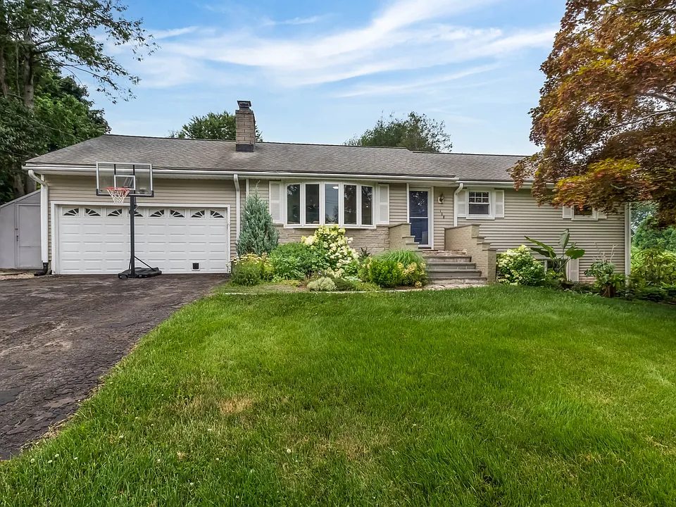 108 Colonese Rd