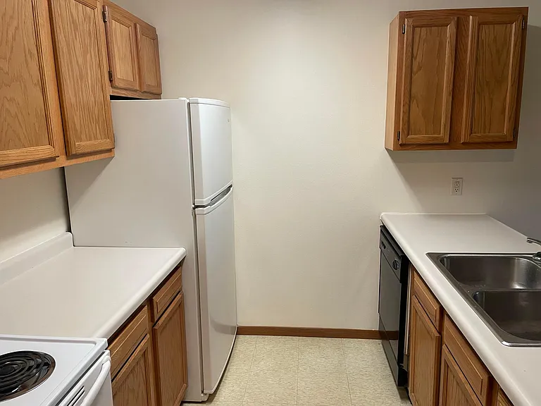 714 Bruce Ct #9 — Photo 5