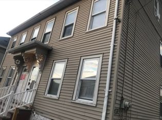 8 Smith St #2, Lowell, MA 01851