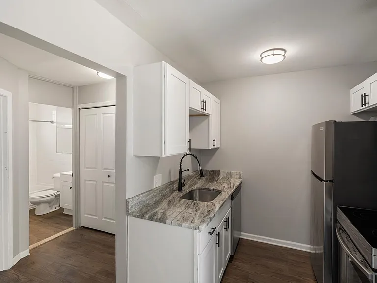 Altitude Apartments East — Photo 28