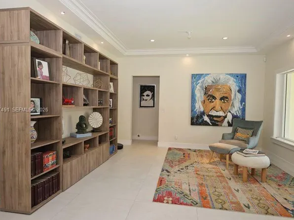 5620 Alton Rd, Miami Beach, FL 33140