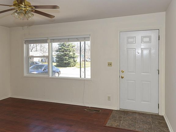 4th image of 1129 Davis Dr