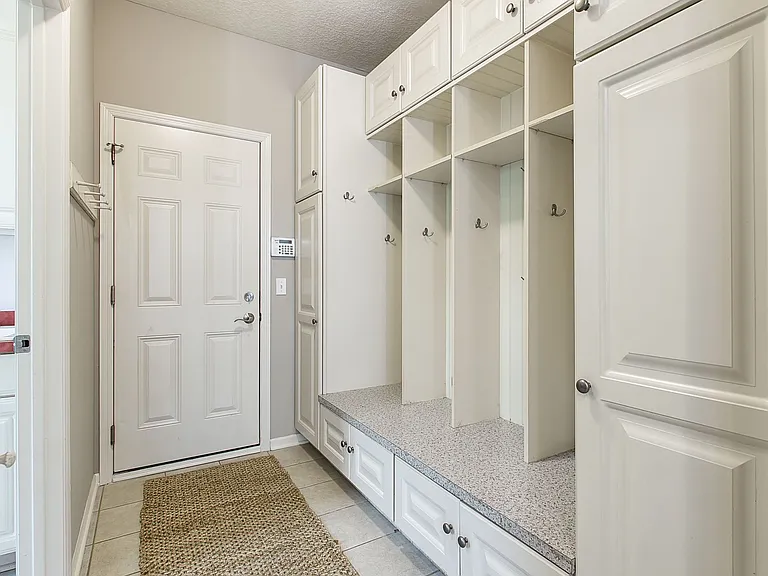 1579 Stoneridge Cir — Photo 12