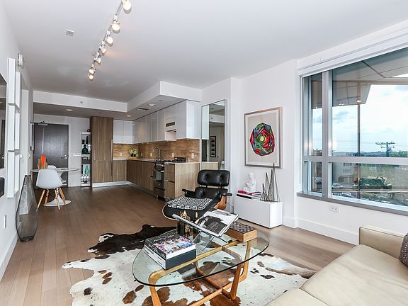 3rd image of 8 Buchanan St Unit 309