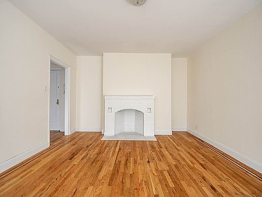 3rd image of 248 W 17th St APT 404