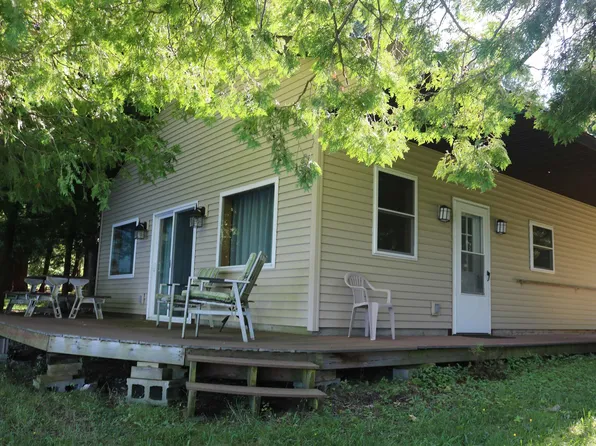 78 Hammond Shore Road, Franklin, VT 05457