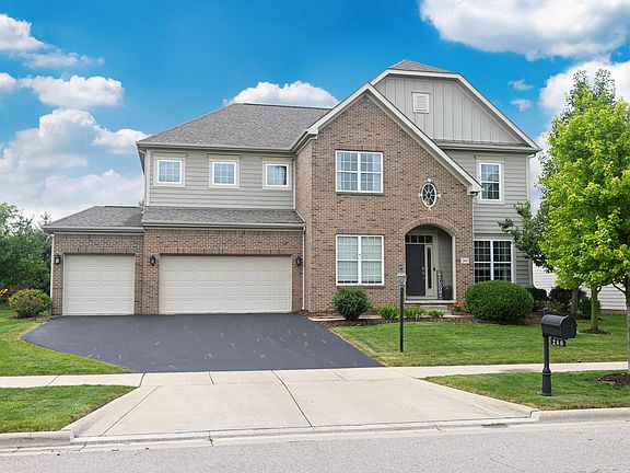 4th image of 240 Balsamine Dr