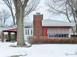 195 E Frontage Rd, Northfield, IL 60093